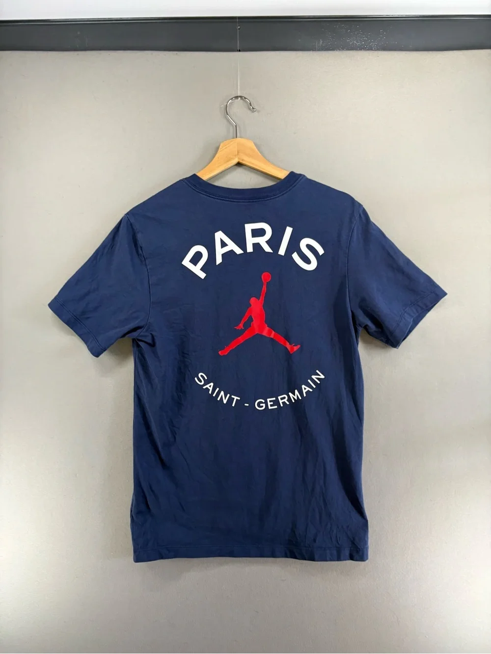 Nike AIR JORDAN x PARIS Saint Germain PSG Graphic T Shirt Navy Blue Size SMALL